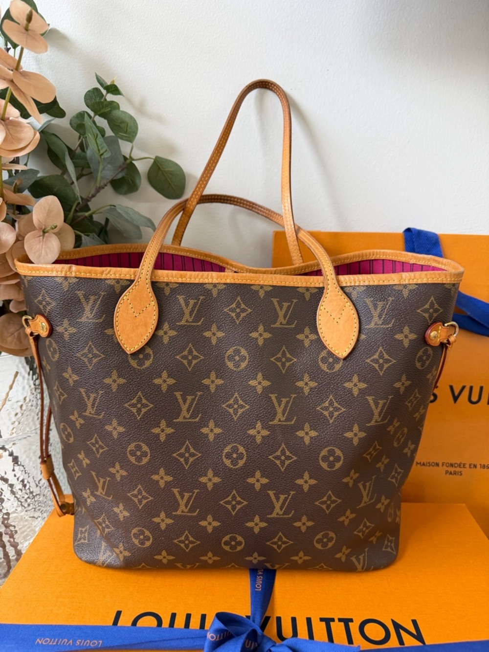 Authentic Louis Vuitton Neverfull MM Monogram Tote - Picture 3 of 16